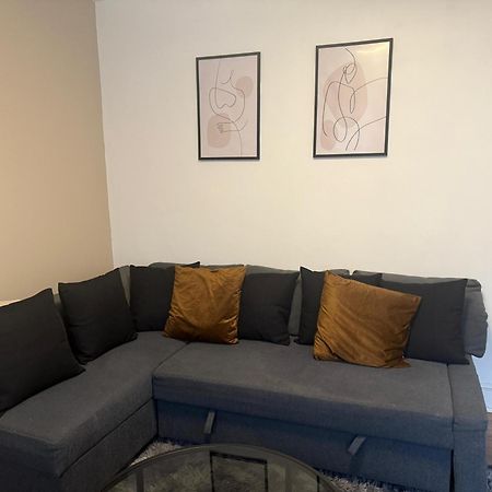 Home Sweet Home In Rg1 With Free Parking Reading Luaran gambar
