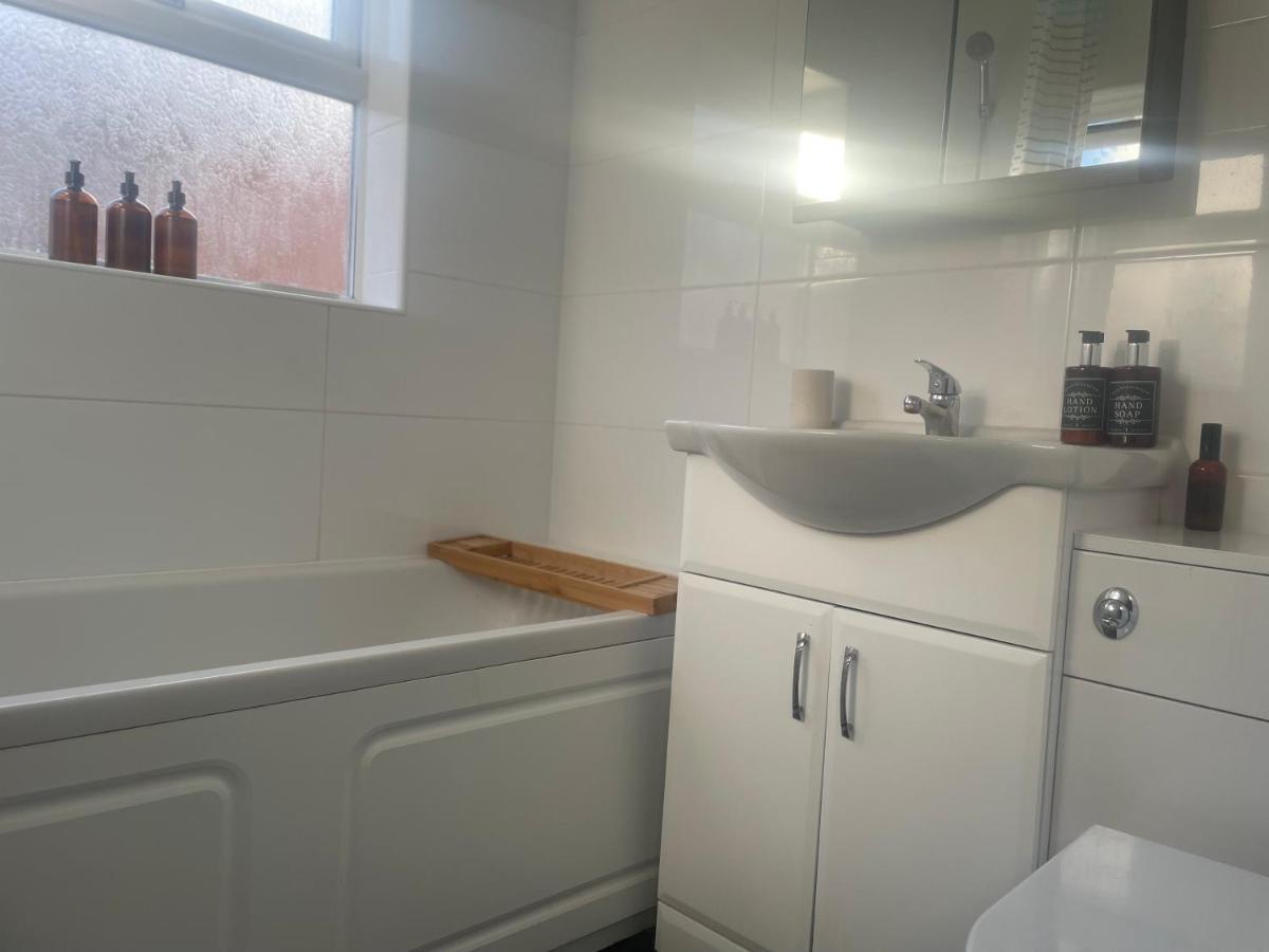 Home Sweet Home In Rg1 With Free Parking Reading Luaran gambar