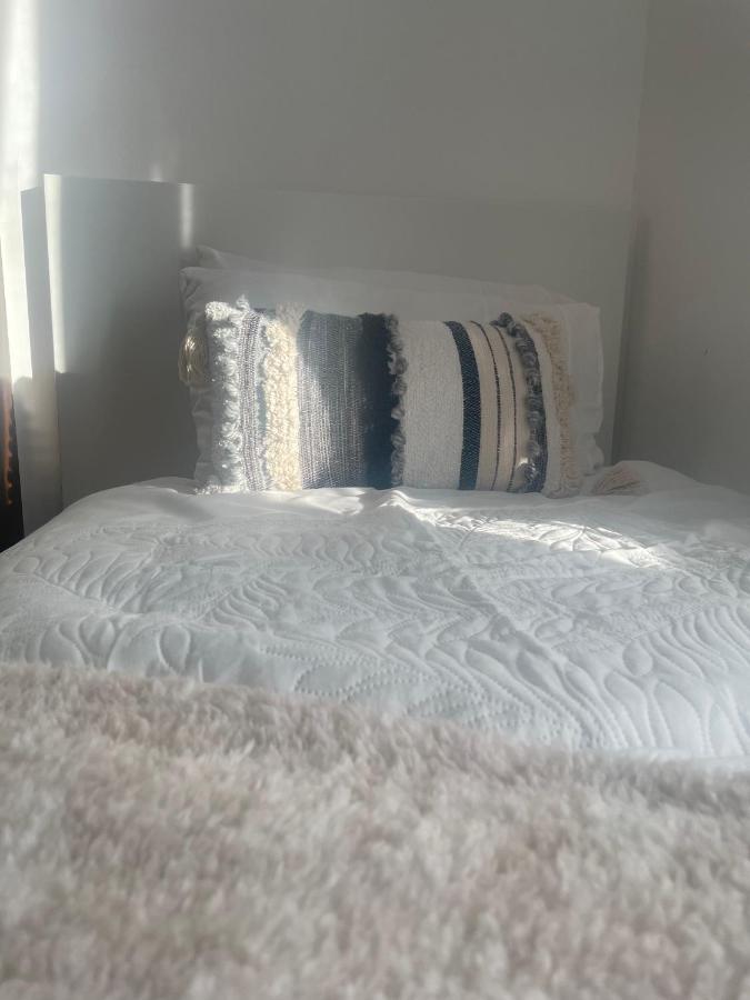 Home Sweet Home In Rg1 With Free Parking Reading Luaran gambar