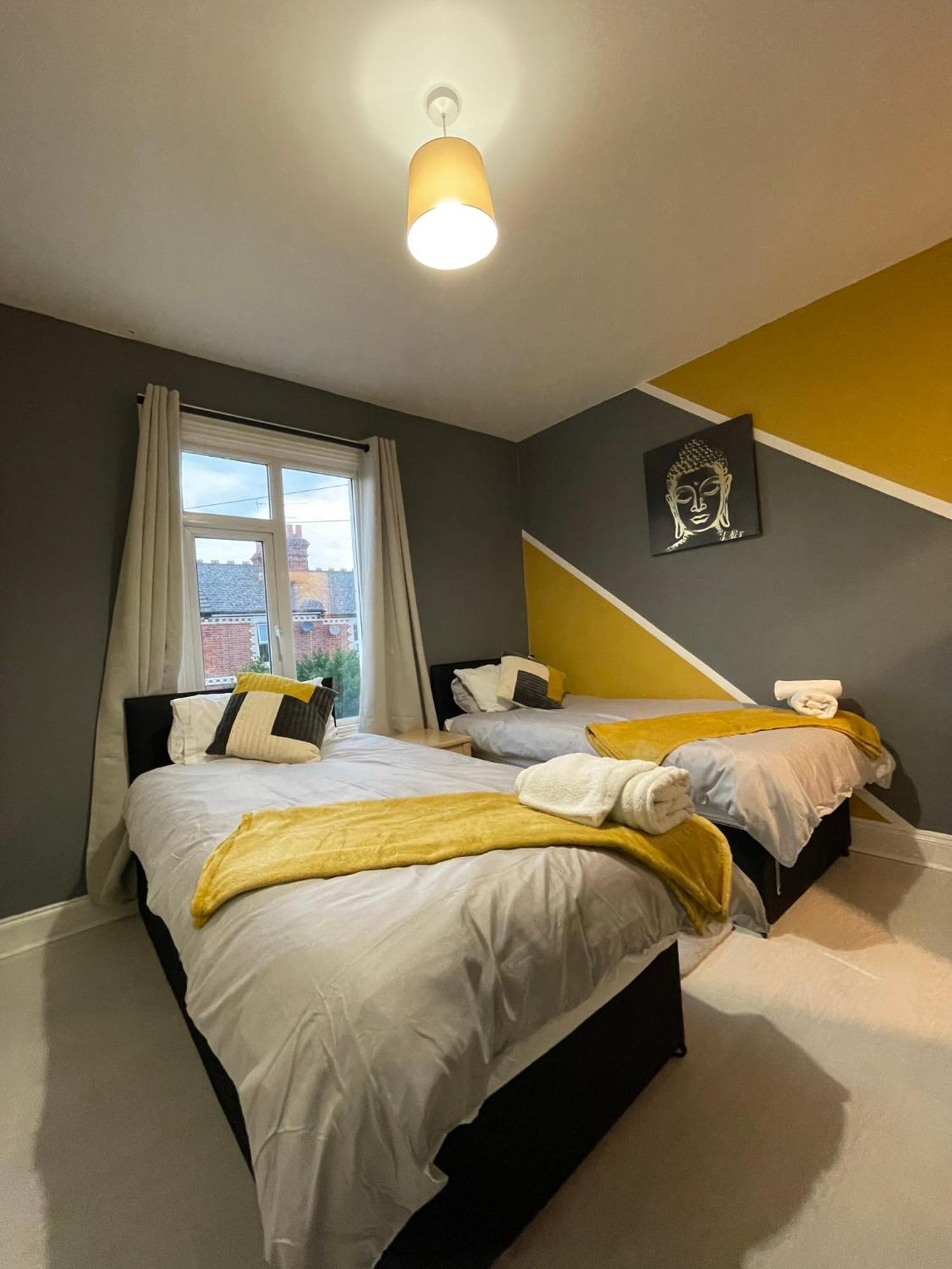 Home Sweet Home In Rg1 With Free Parking Reading Luaran gambar